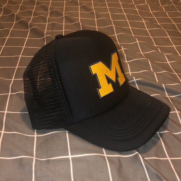 Michigan Wolverines Trucker Hat - Picture 2 of 3